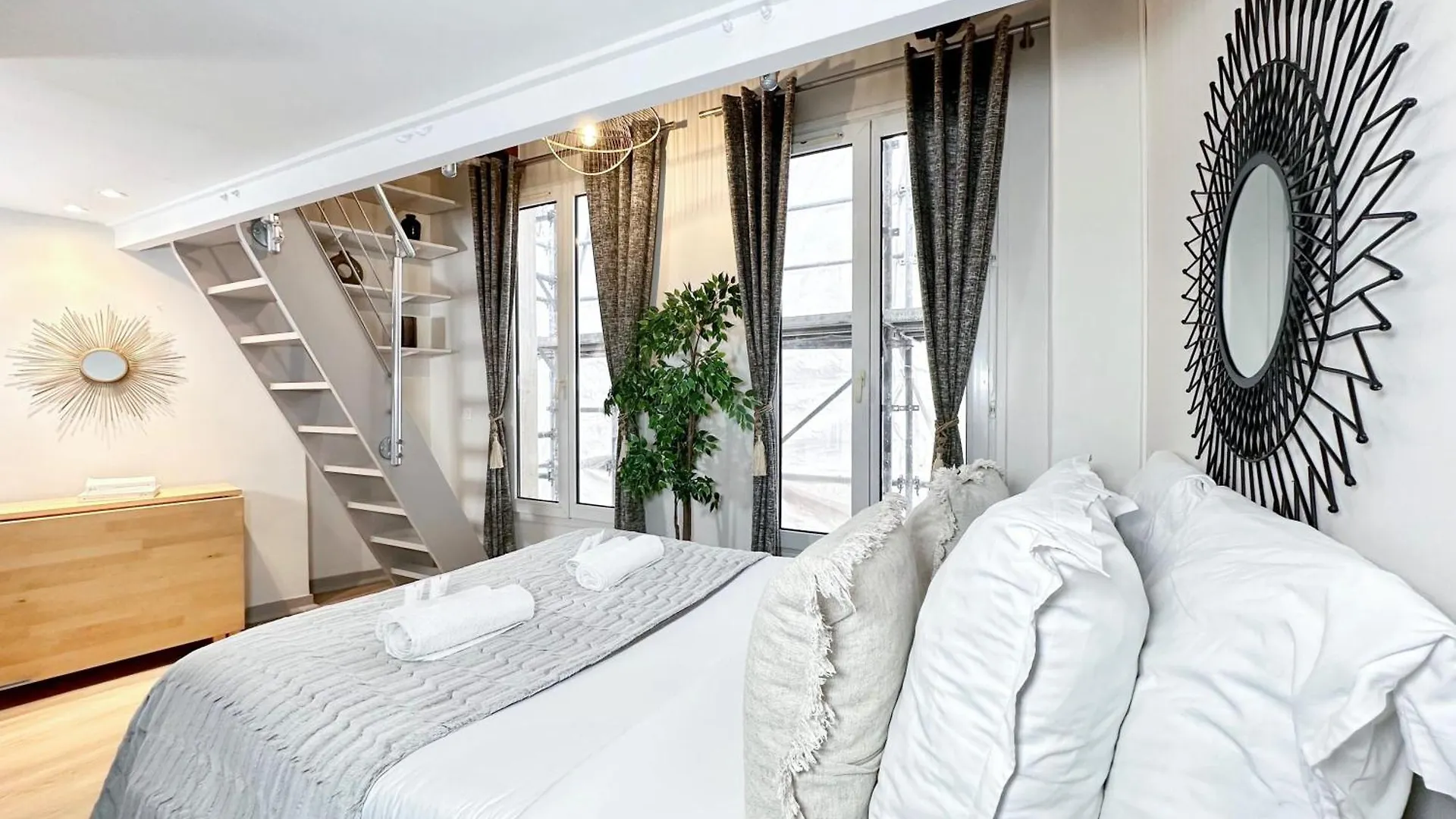 Stylish Duplex In Front Of Buttes-chaumont * Paris