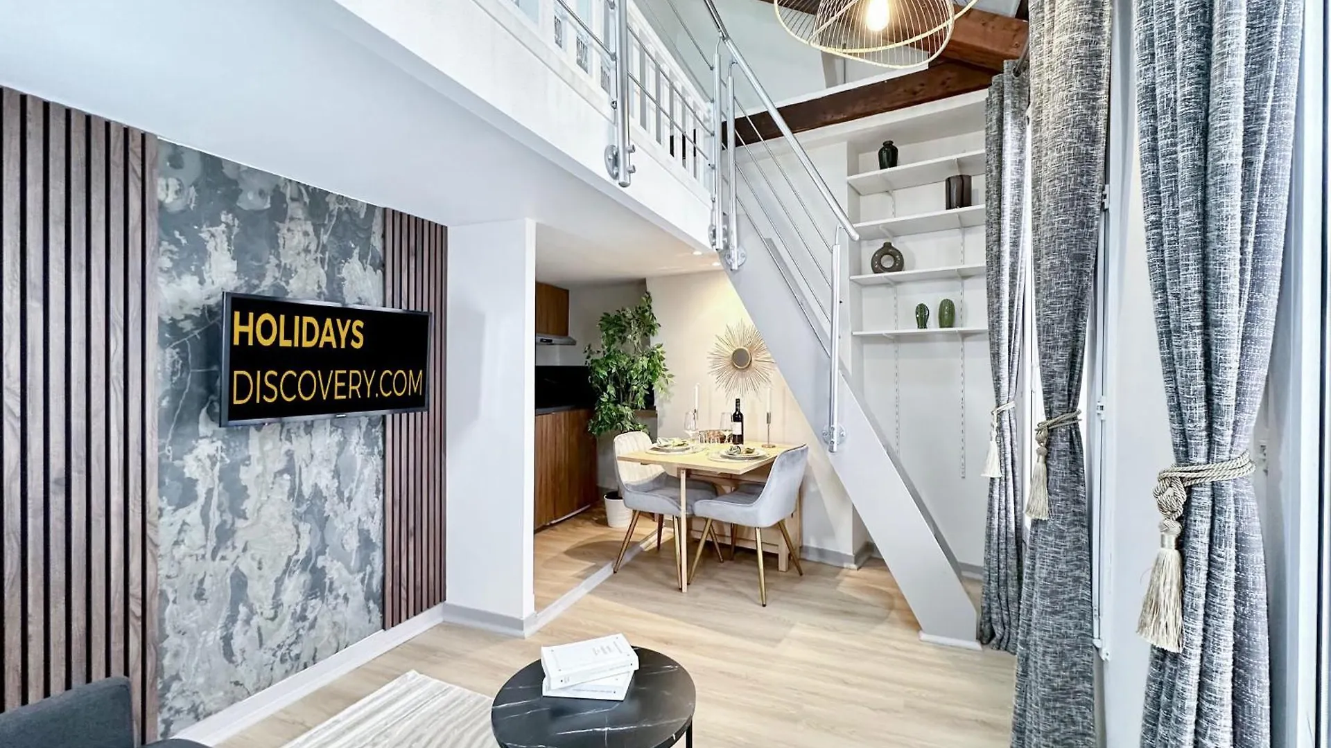 Apartment Stylish Duplex In Front Of Buttes-chaumont