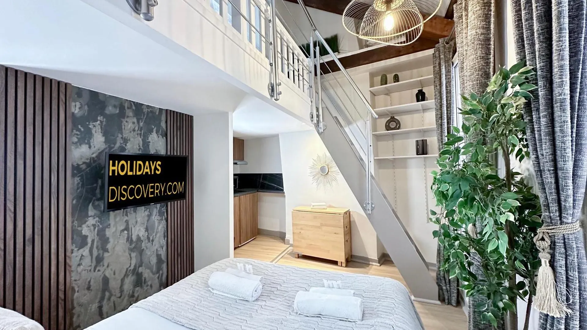 Stylish Duplex In Front Of Buttes-chaumont Apartment Paris